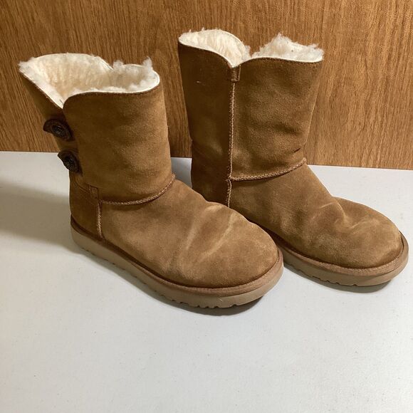 Women’s UGG Marciela Decorative Snap Brown Boots Sz 9 UGGs - Picture 1 of 6
